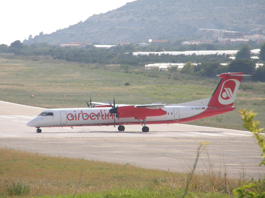 DHC-8-402Q Dash 8 Air Berlin (LGW - Luftfahrtgesellschaft Walter) D-ABQC Split_Resnik August_08_2009