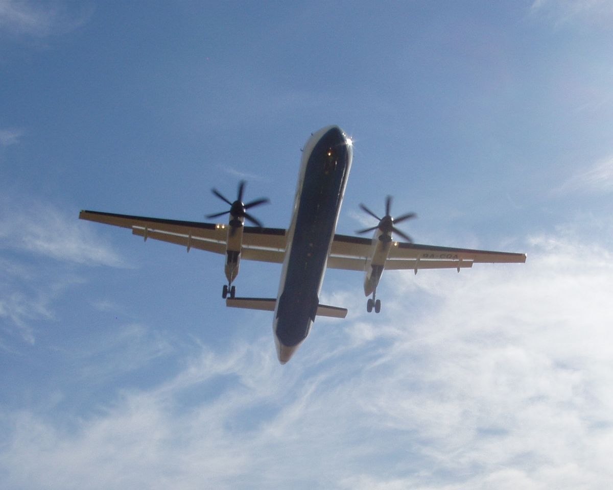 DHC-8-402Q Dash 8 Croatia Airlines 9A-CQA Split_Resnik August_9_2008