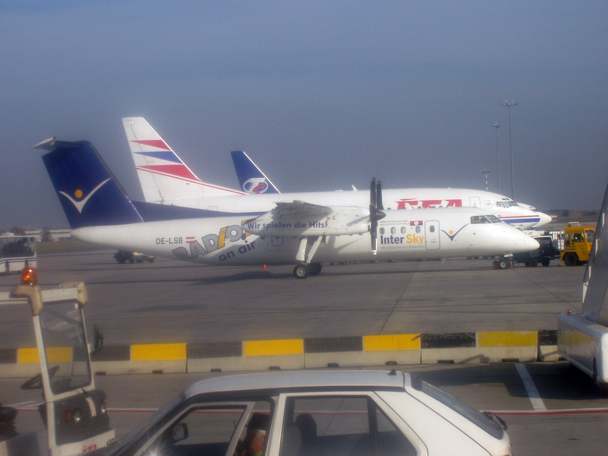 DHC-8-314Q Intersky OE-LSB Prague_Ruzyne October_26_2006