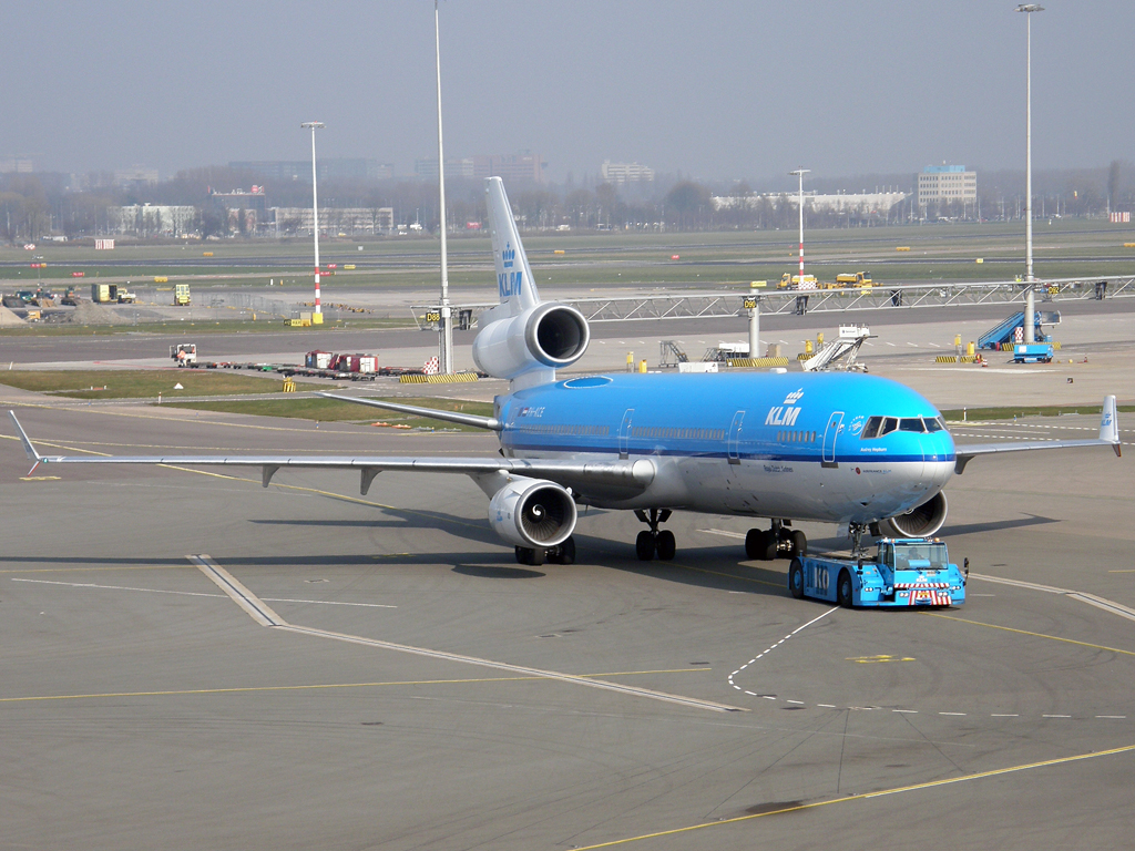 MD-11 KLM - Royal Dutch Airlines PH-KCE Amsterdam_Schiphol March_16_2011