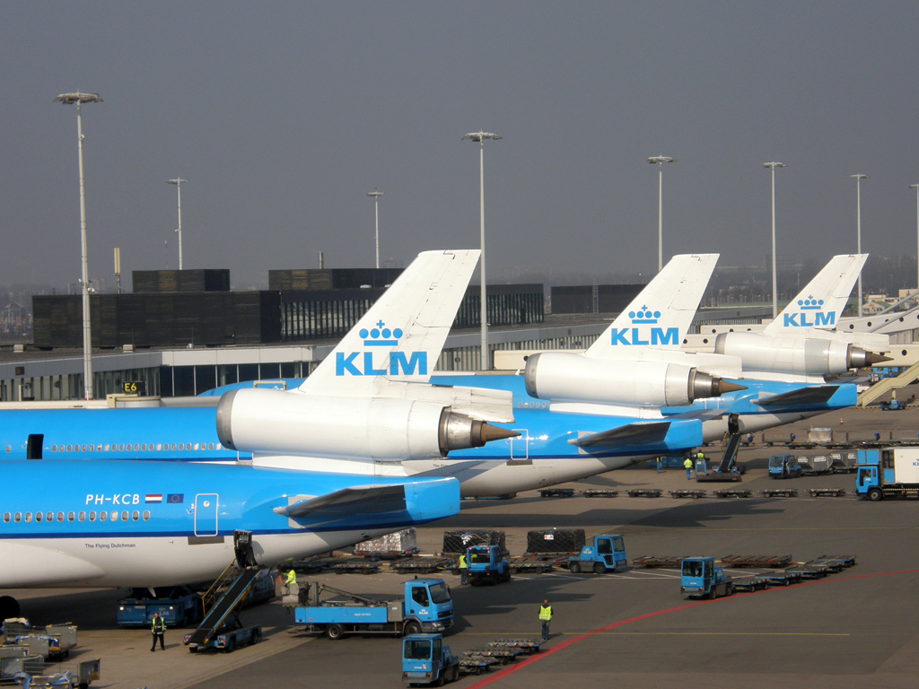 MD-11 KLM - Royal Dutch Airlines PH-KCB Amsterdam_Schiphol March_16_2011