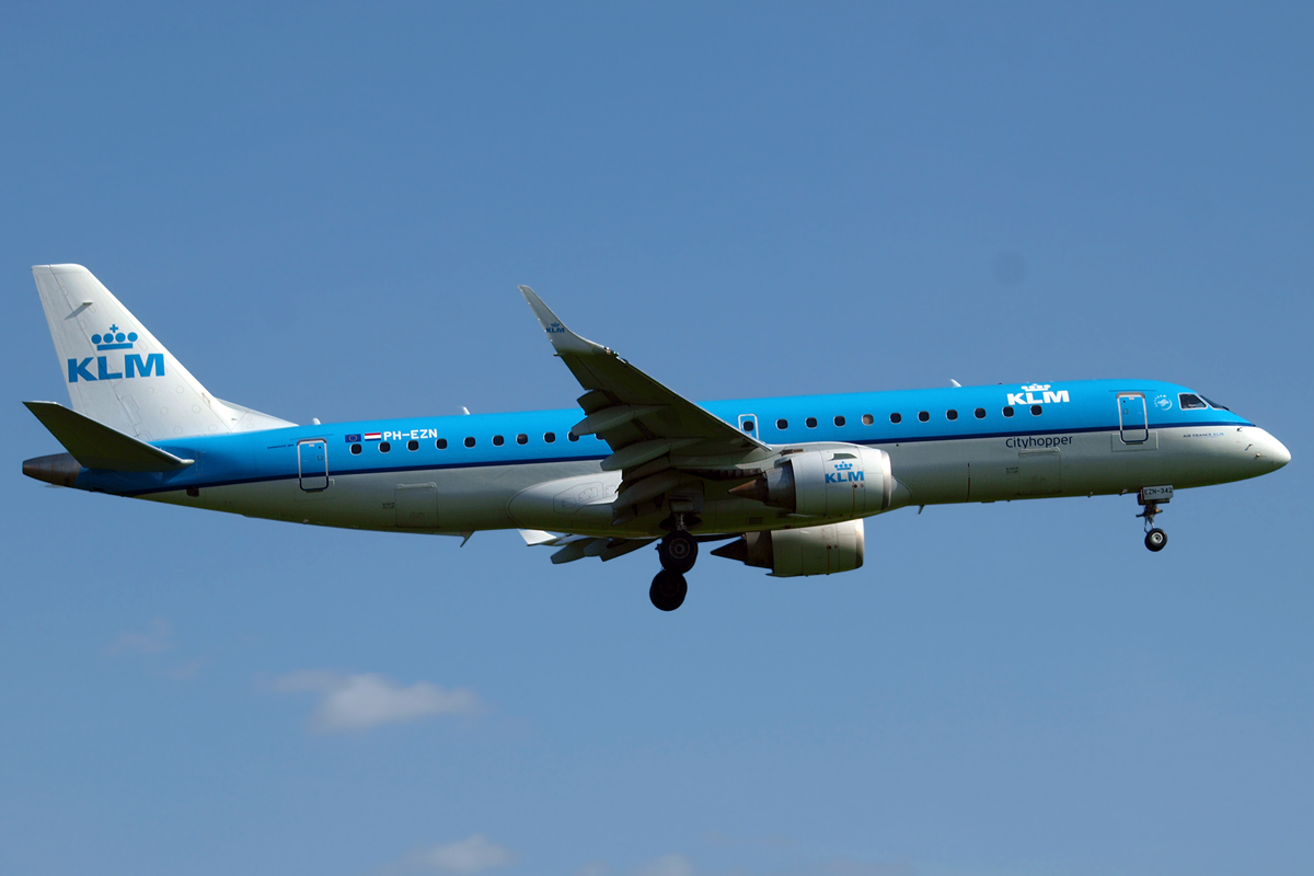 ERJ-190-100STD KLM Cityhopper PH-EZN  Zagreb_Pleso April_25_2015