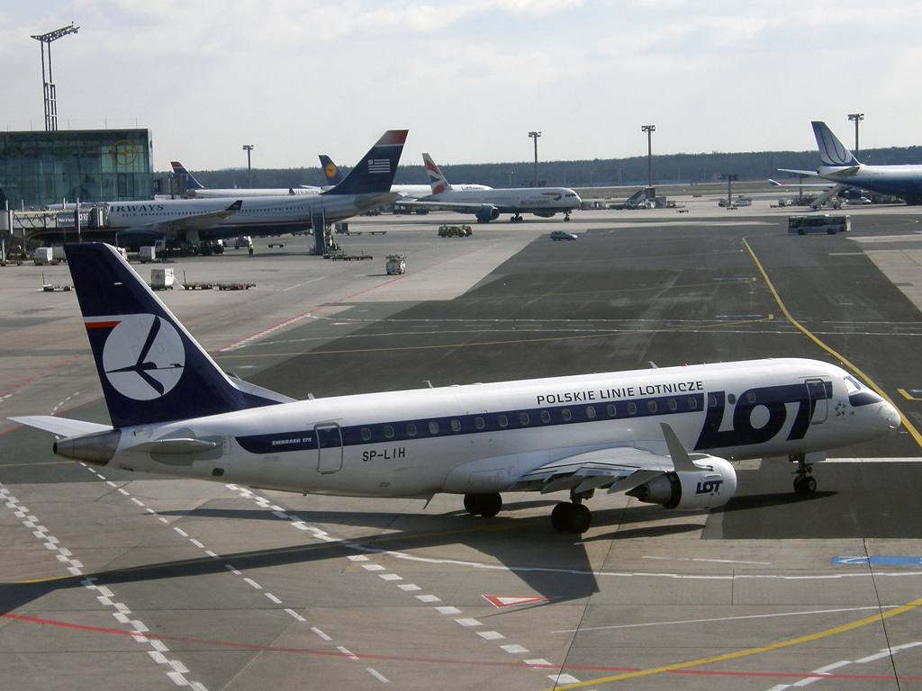 ERJ-175-200LR LOT Polish Airlines SP-LIH Frankfurt_Main (FRA/EDDF) March_08_2010