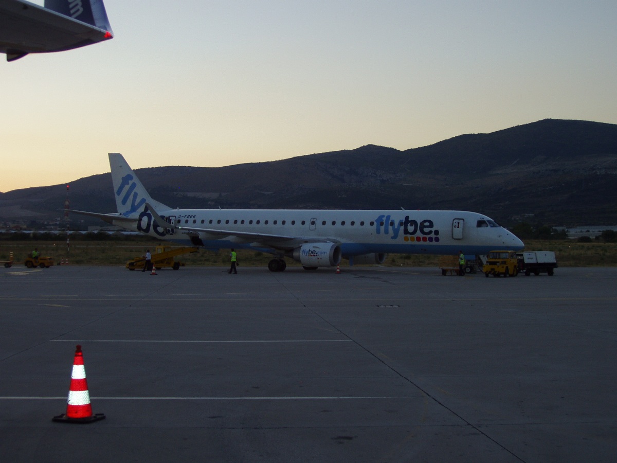 ERJ-195-200LR Flybe - British European G-FBEB Split_Resnik (SPU/LDSP) July_27_2007