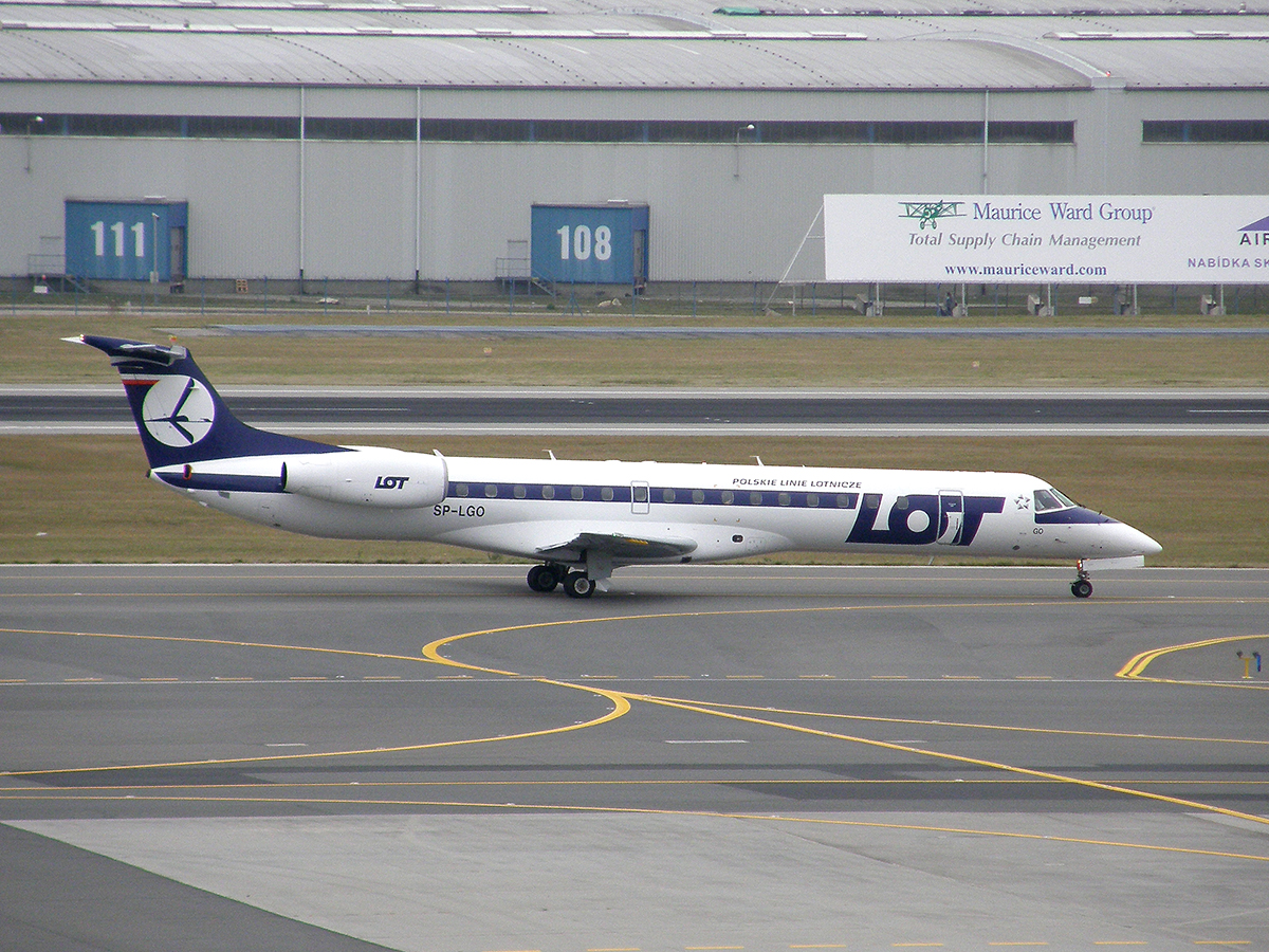 ERJ-145MP LOT Polish Airlines SP-LGO Prague_Ruzyne (PRG/LKPR) October_28_2009