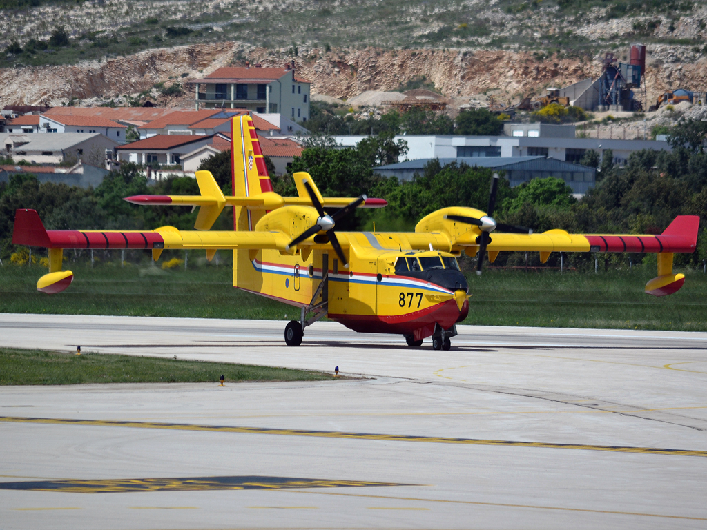 Canadair CL-415 Croatia Air Force HRZ 877 Split_Resnik (SPU/LDSP) May_03_2012