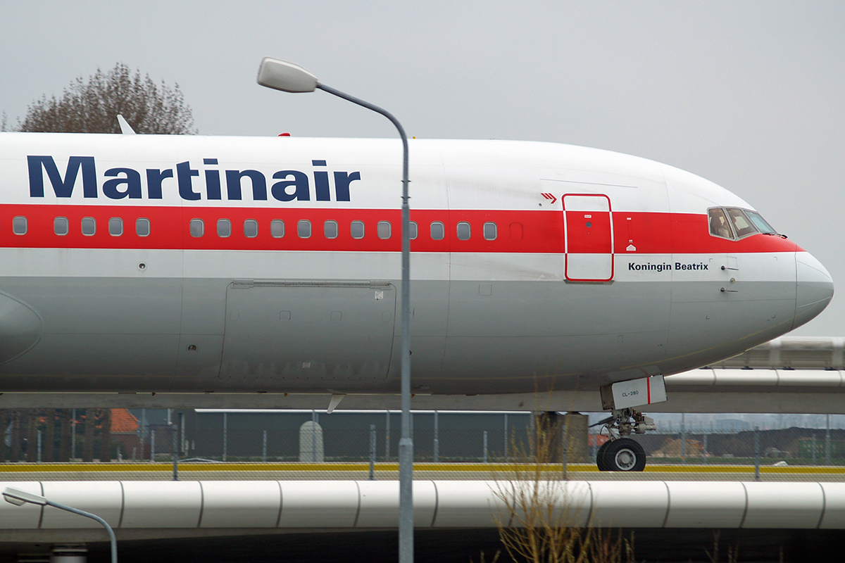 B767-31A/ER Martinair PH-MCL Amsterdam Schiphol April_20_2006