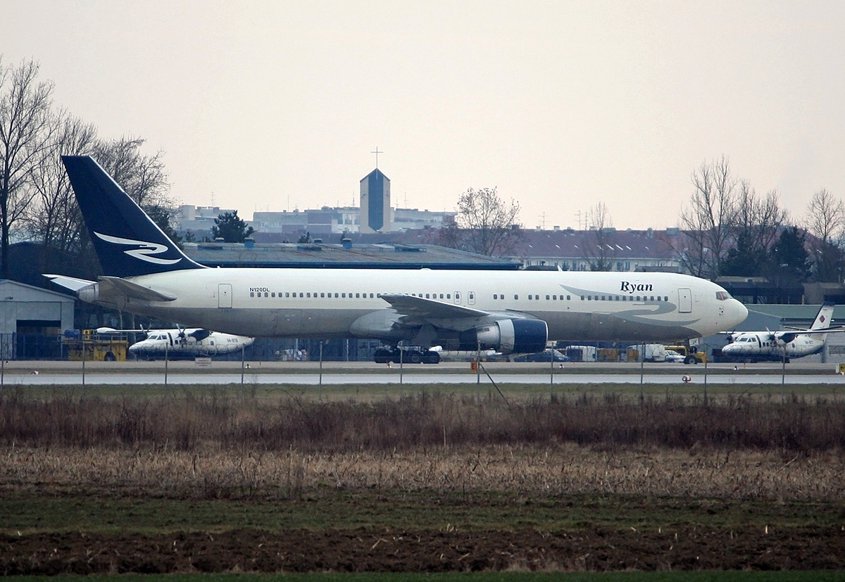 B767-332 Ryan International Airlines N120DL Zagreb_Pleso February_26_2009