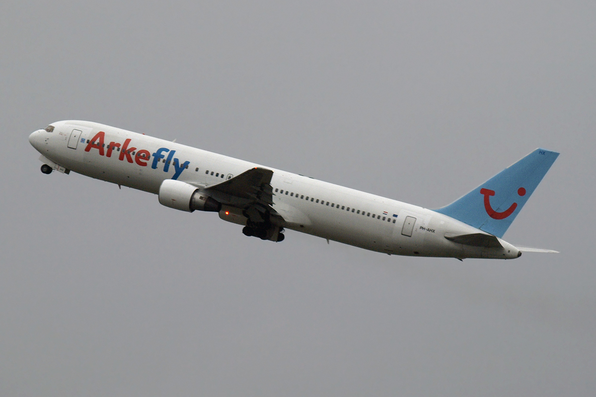 B767-383/ER ArkeFly PH-AHX Amsterdam_Schiphol March_22_2008