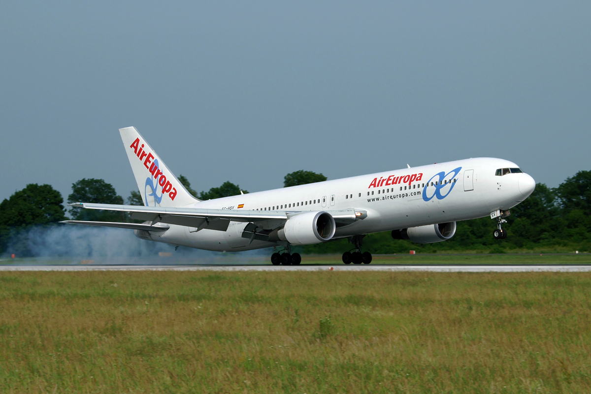 B767-3Q8/ER Air Europa EC-HSV Zagreb_Pleso June_10_2010