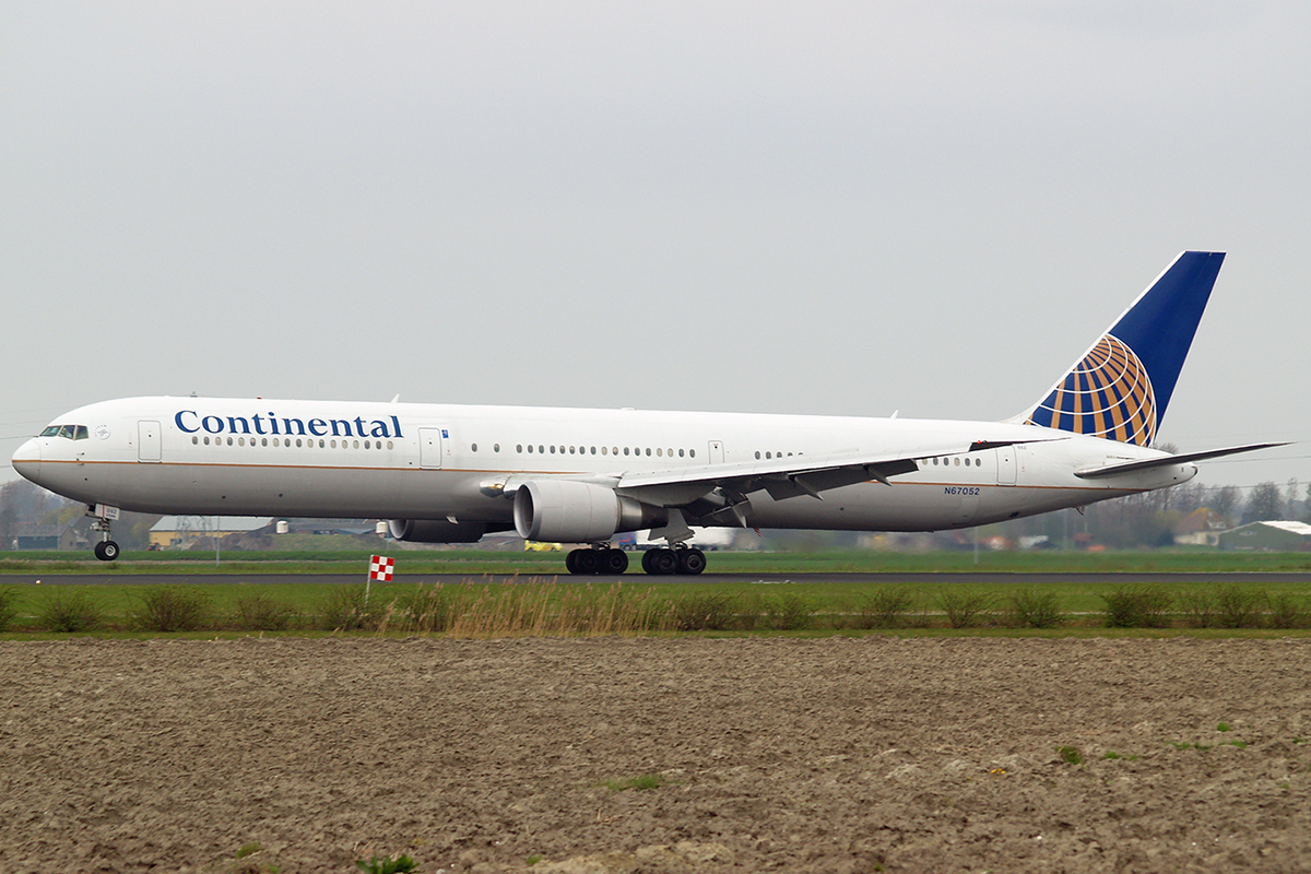 B767-424/ER Continental Airlines N67052 Amsterdam Schiphol April_20_2006