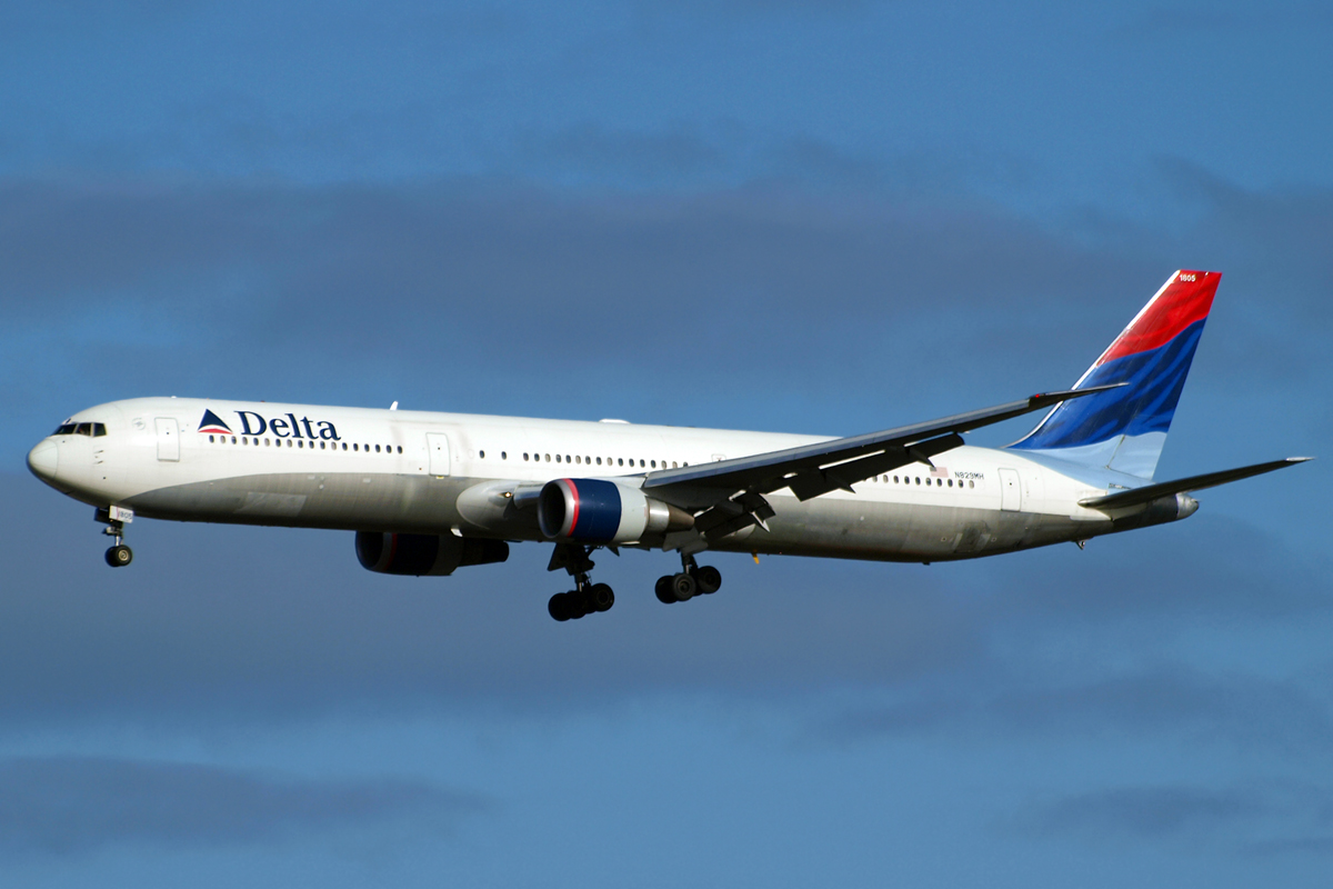 B767-432/ER Delta Air Lines N829MH London_Heathrow November_10_2010