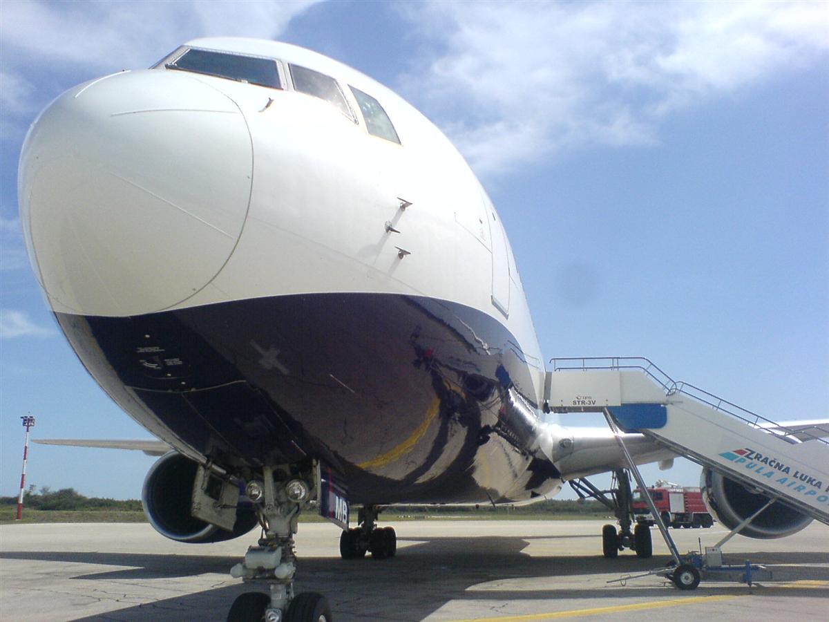 B767-31K/ER Monarch Airlines G-DIMB Pula August_25_2007