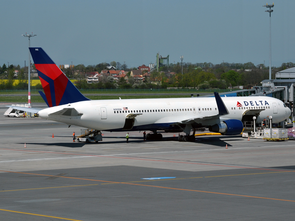 B767-332/ER Delta Air Lines N195DN Prague_Ruzyne (PRG/LKPR) April_28_2012