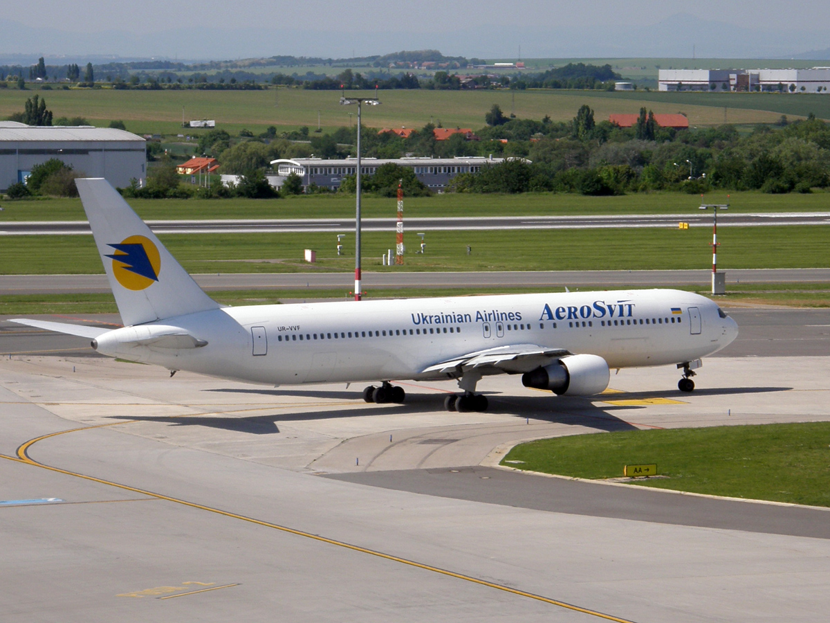 B767-383/ER AeroSvit Ukrainian Airlines UR-VVF Prague_Ruzyne (PRG/LKPR) May_24_2009