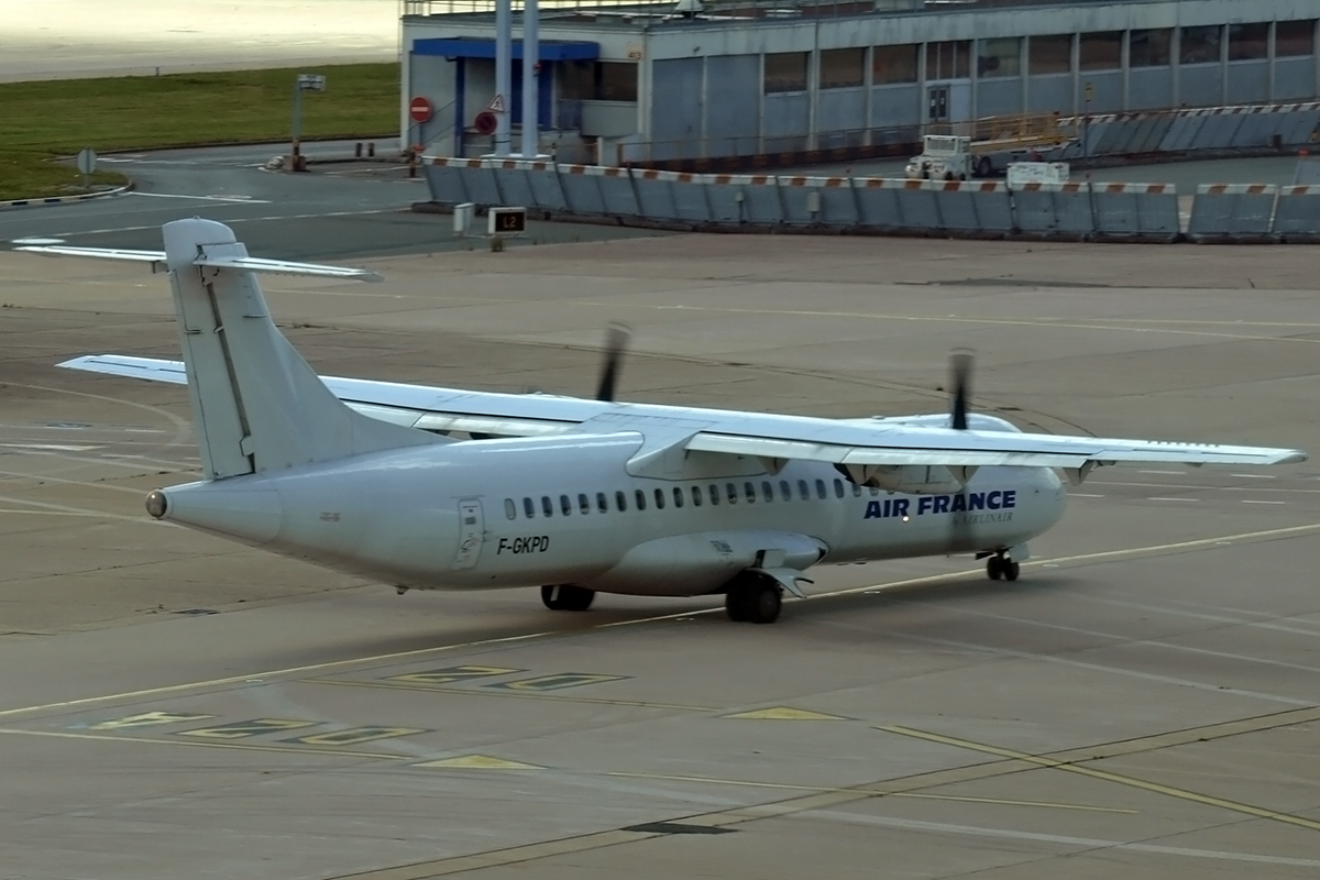 ATR-72-202 Air France (Airlinair) F-GKPD Paris_Orly (ORY/LFPO) June_25_2007