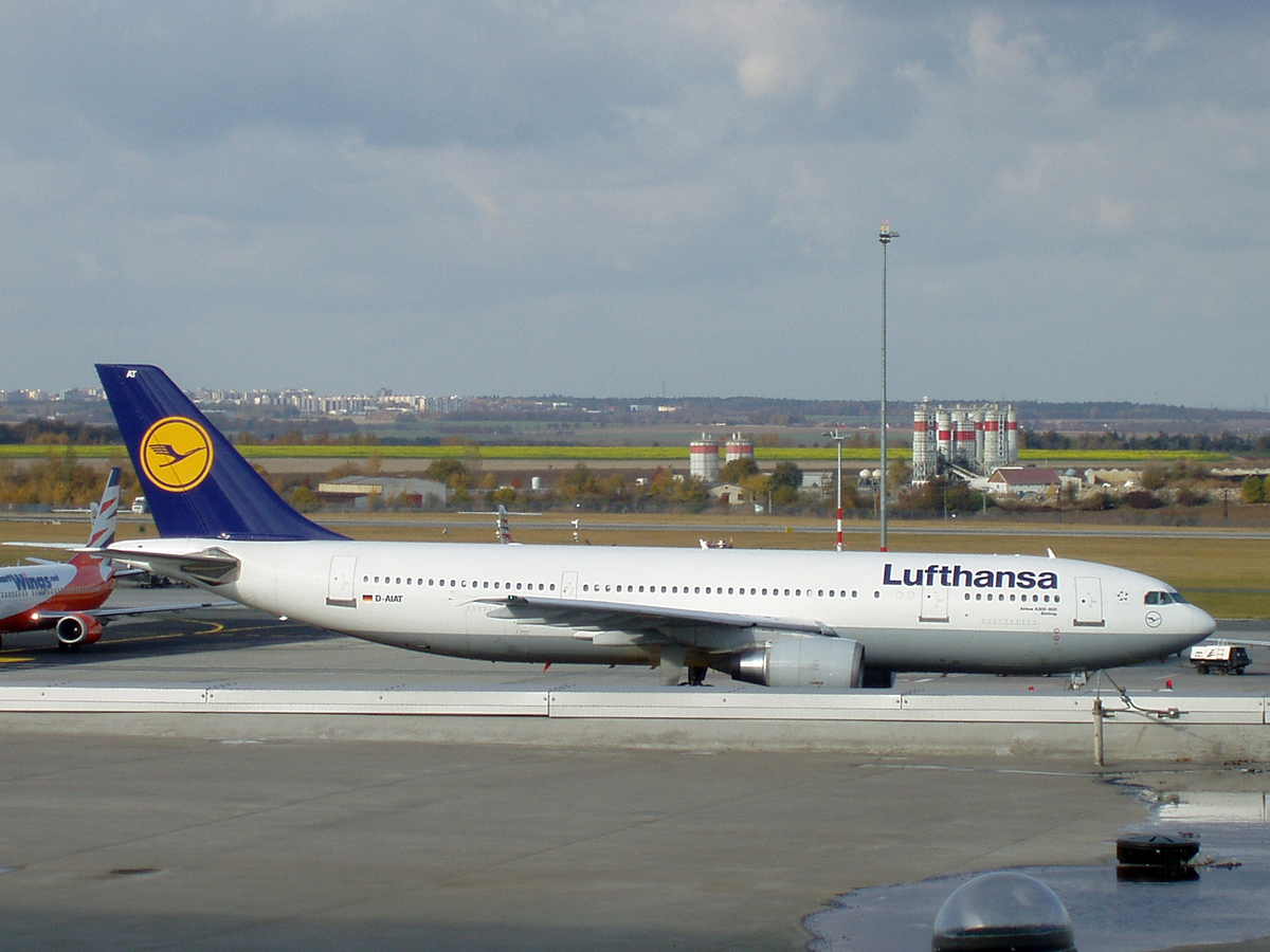 A300B4-603 Lufthansa D-AIAT Prague_Ruzyne (PRG/LKPR) October_26_2005