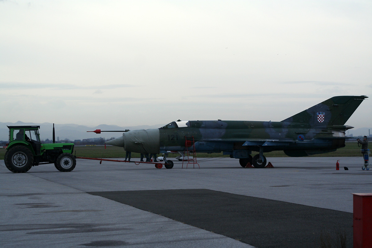 MiG-21bisD Croatia Air Force HRZ 121 Zagreb_Pleso (ZAG/LDZA) December_9_2011