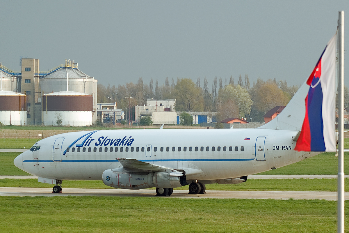 B737-230Adv Air Slovakia OM-RAN Bratislava April_7_2007