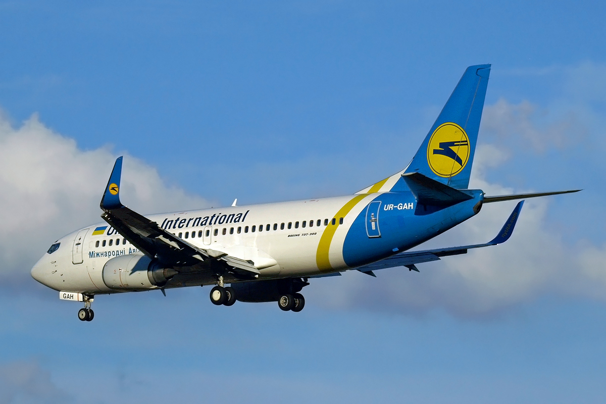 B737-32Q Ukraine International Airlines UR-GAH Split_Resnik August_9_2008