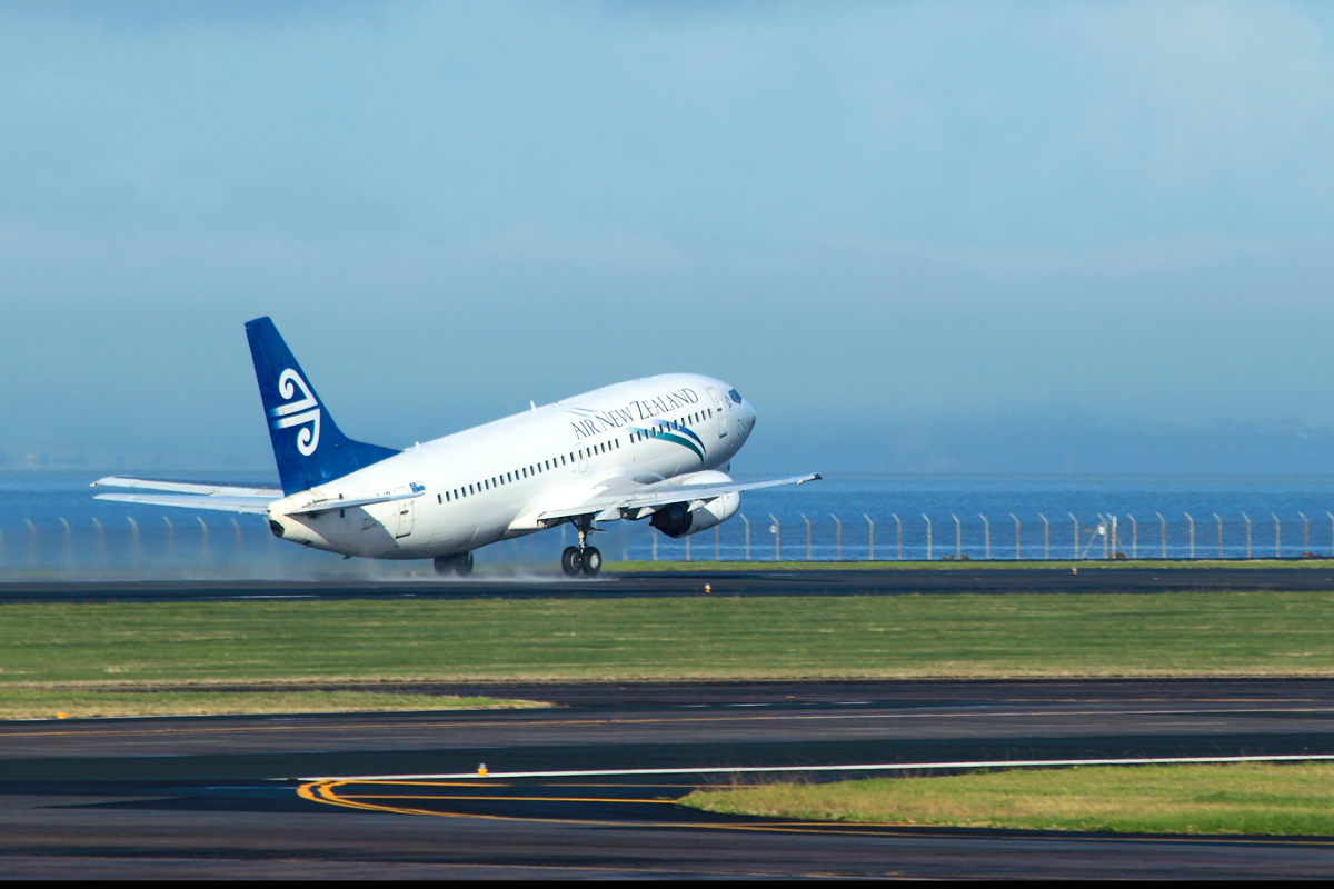 B737-33R Air New Zealand ZK-SJB Auckland May_17_2010