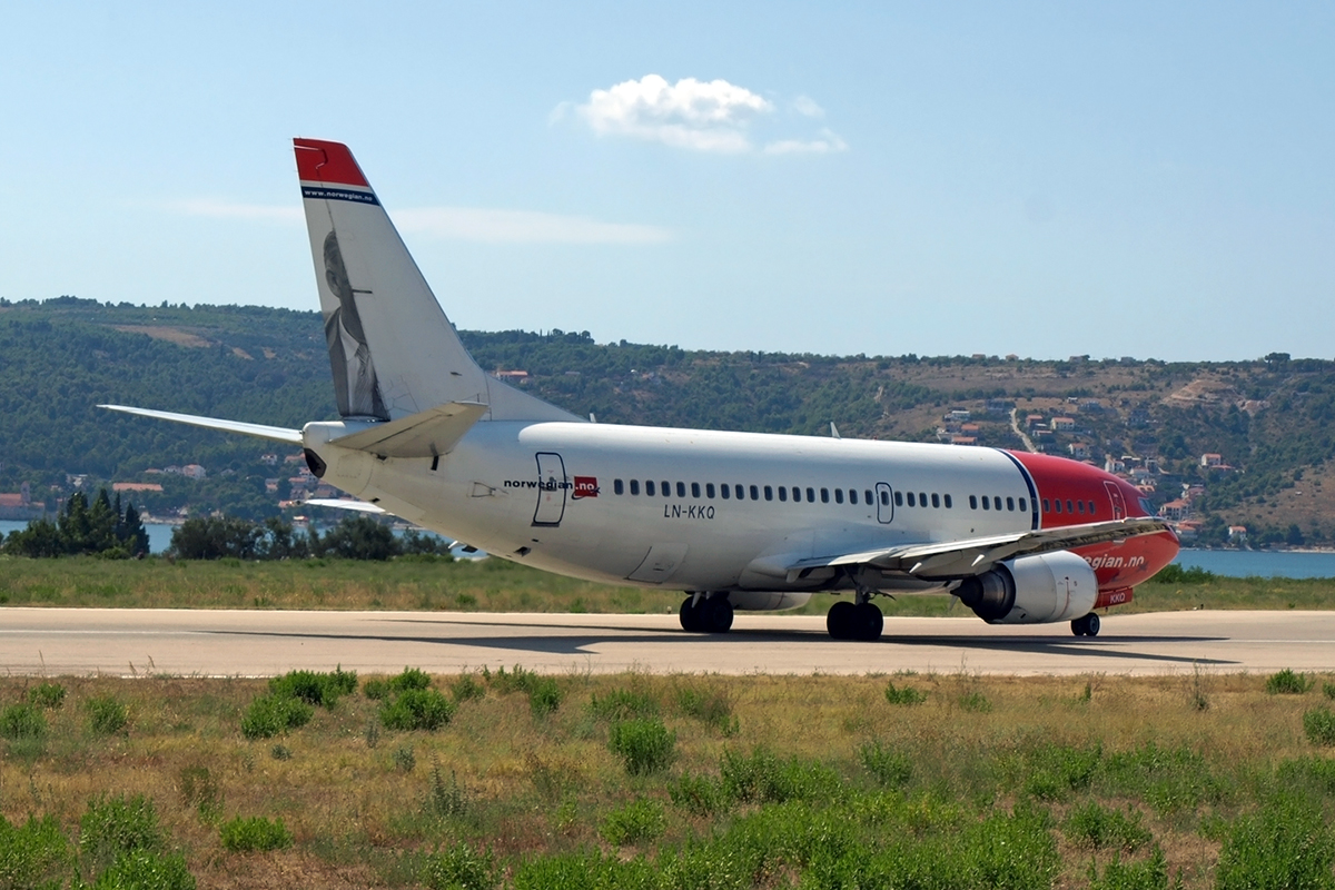 B737-36Q Norwegian Air Shuttle LN-KKQ Split_Resnik August_9_2008