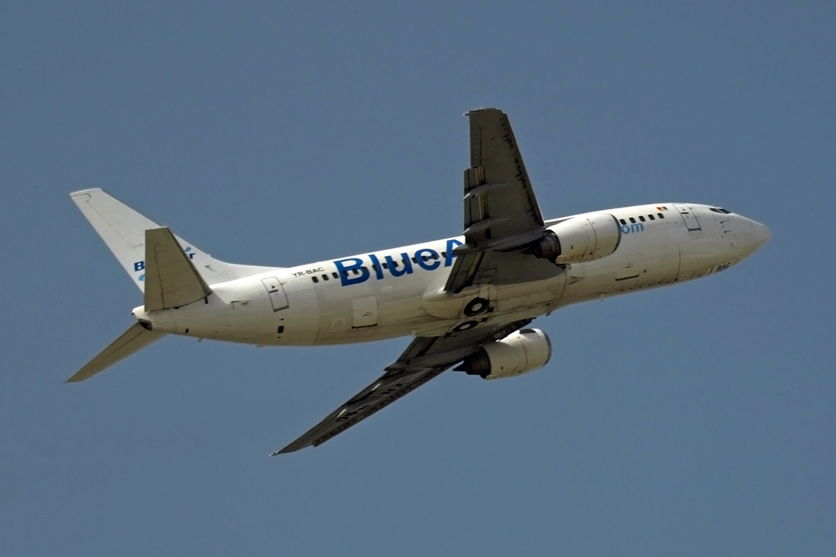 B737-377 Blue Air YR-BAC Berlin_Schonefeld May_30_2008