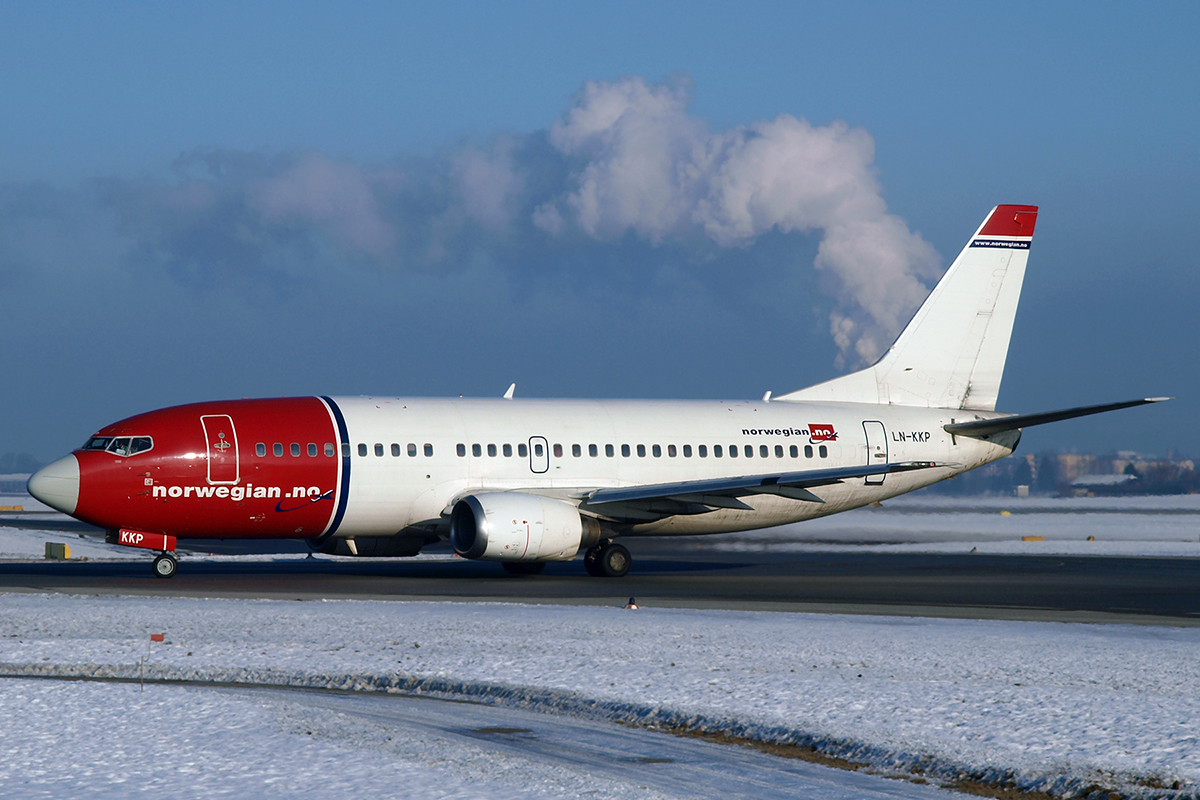 B737-3M8 Norwegian Air Shuttle LN-KKP Salzburg January_16_2010