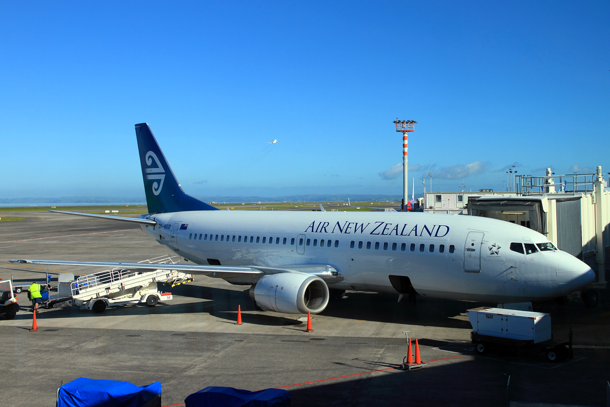 B737-3U3 Air New Zealand ZK-NGD Auckland May_17_2010