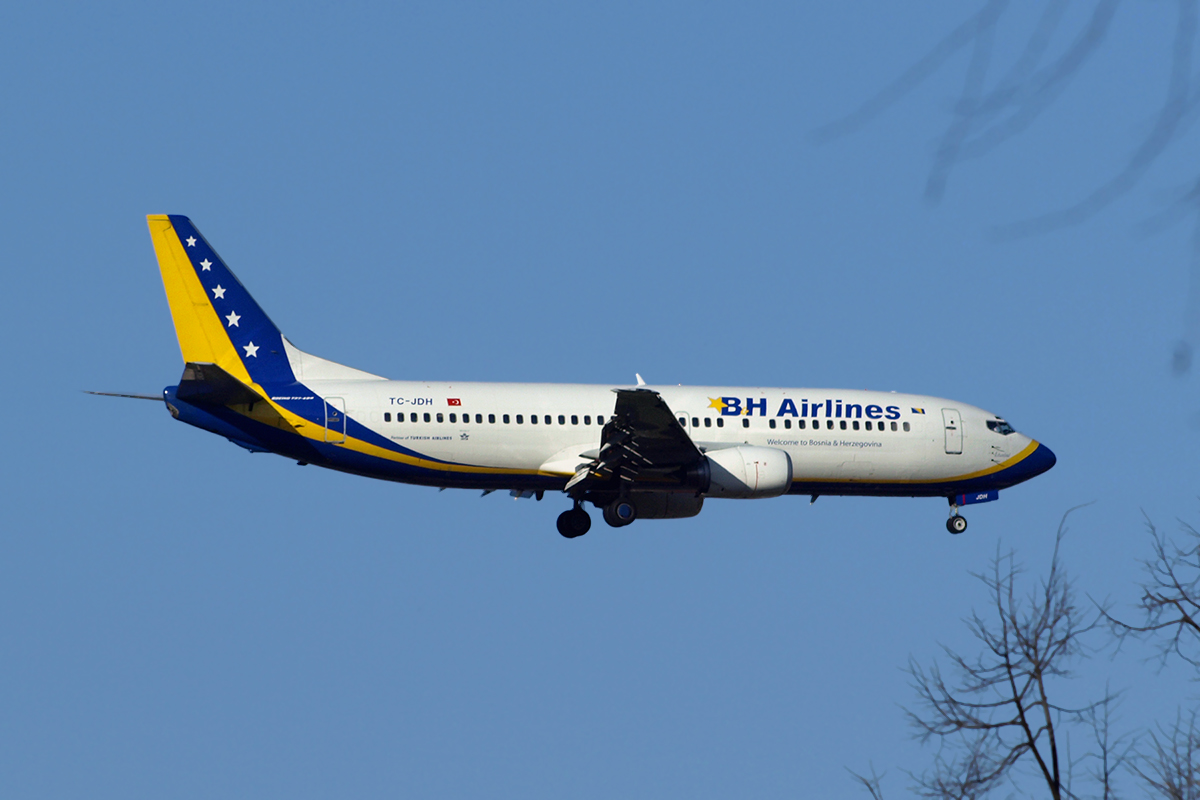 B737-4Y0 BH Airlines TC-JDH Sarajevo_Butmir April_3_2010