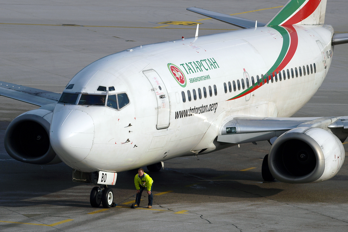 B737-548 Tatarstan Airlines VQ-BBO Salzburg January_9_2011