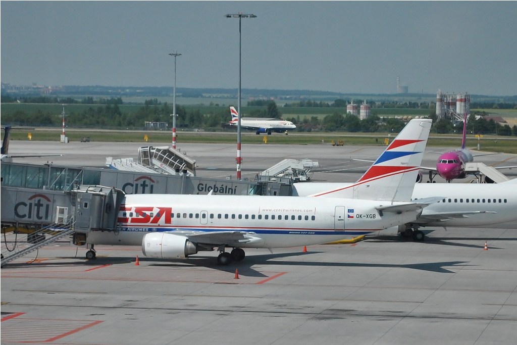 B737-55S ČSA - Czech Airlines OK-XGB Prague_Ruzyne July_03_2010