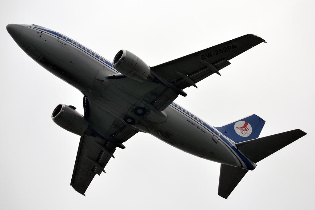 B737-524 Belavia EW-252PA Prague_Ruzyne (PRG/LKPR) May_01_2013