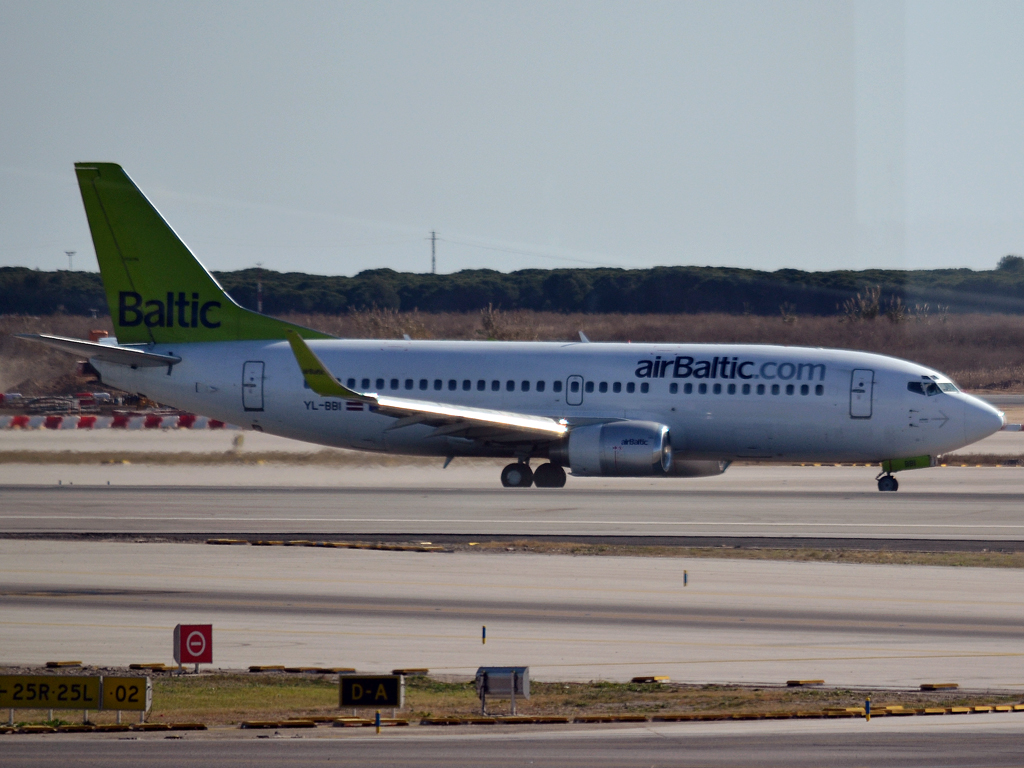 B737-33A Air Baltic YL-BBI Barcelona (BCN/LEBL) February_07_2012