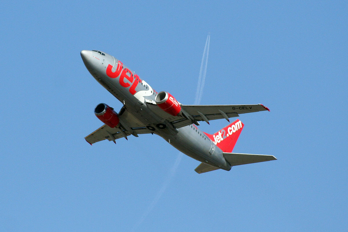 B737-377 Jet2 G-CELV Zagreb_Pleso (ZAG/LDZA) October_19_2011