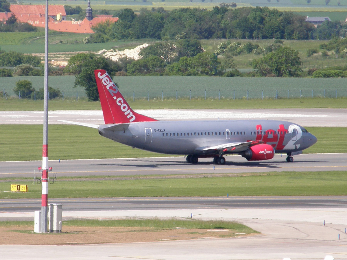 B737-377 Jet2 G-CELX Prague_Ruzyne (PRG/LKPR) May_24_2009