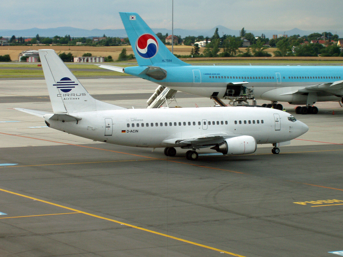 B737-53C Cirrus Airlines D-ACIN Prague_Ruzyne June_30_2007