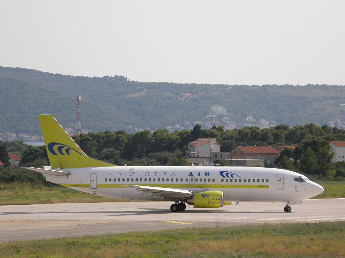 B737-3M8/QC Mistral Air EI-DUS Split_Resnik August_08_2009