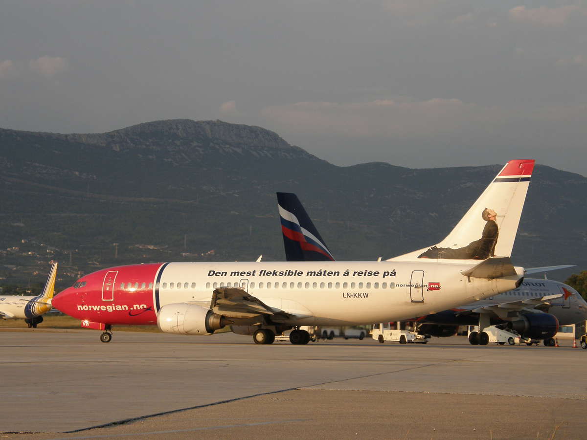 B737-3K9 Norwegian Air Shuttle LN-KKW Split_Resnik August_08_2009