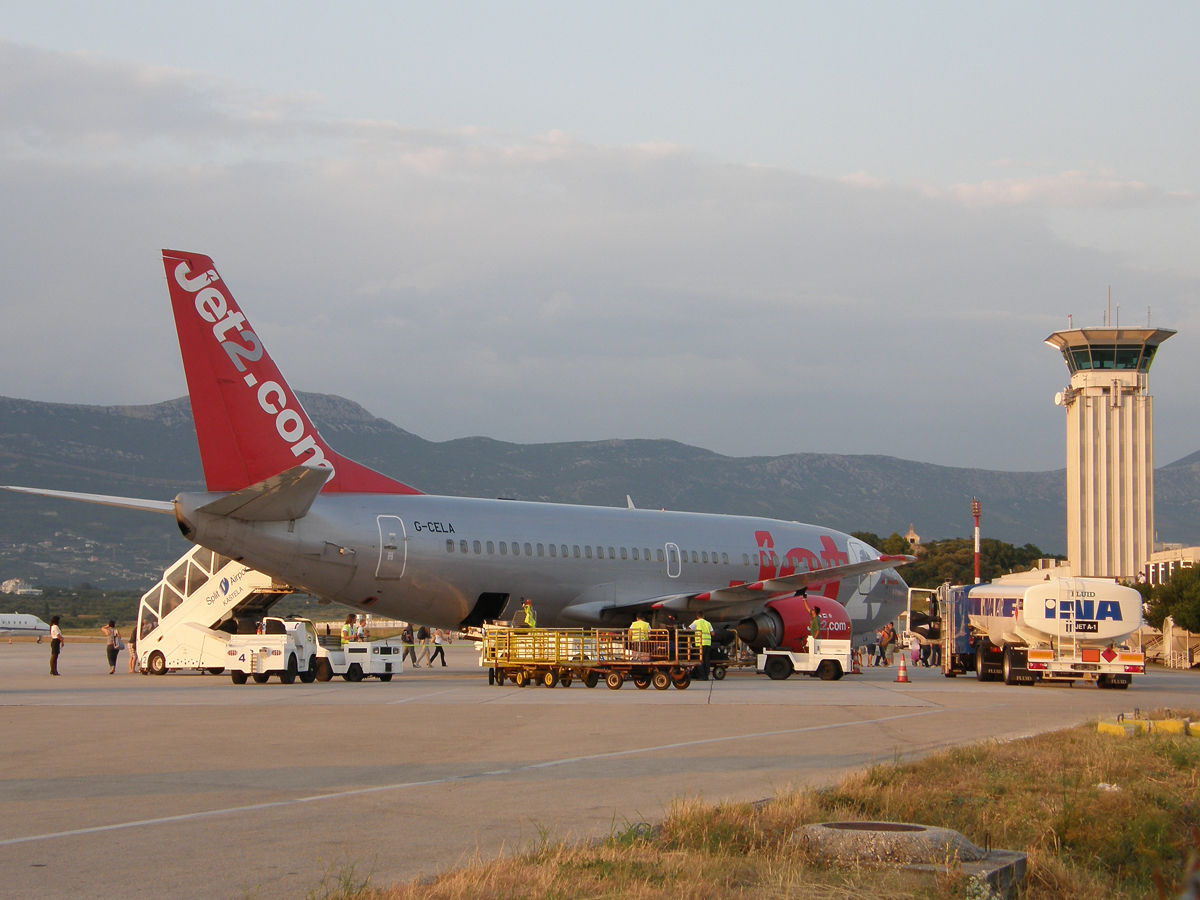 B737-377 Jet2 G-CELA Split_Resnik (SPU/LDSP) August_08_2009