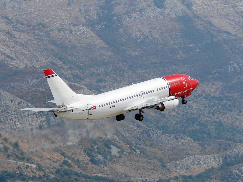 B737-3Y5 Norwegian Air Shuttle LN-KKC Dubrovnik_Cilipi September_7_2008