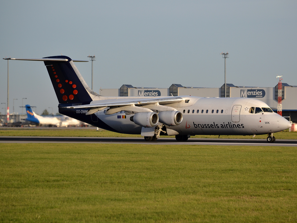 Avro 146-RJ100 Brussels Airlines OO-DWK Prague_Ruzyne (PRG/LKPR) September_21_2012