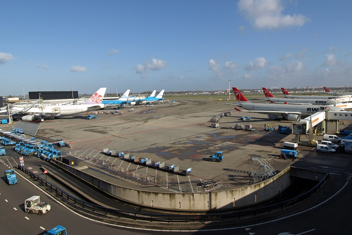 Amsterdam Schiphol Airport - F&E piers March_29_2008