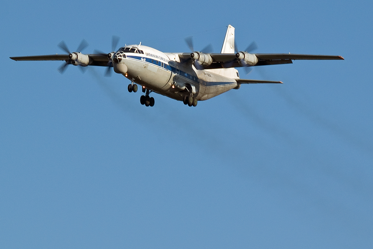 An-12BK Ukrainian Cargo Airways UR-UCK Wien_Schwechat (VIE/LOWW) April_8_2007