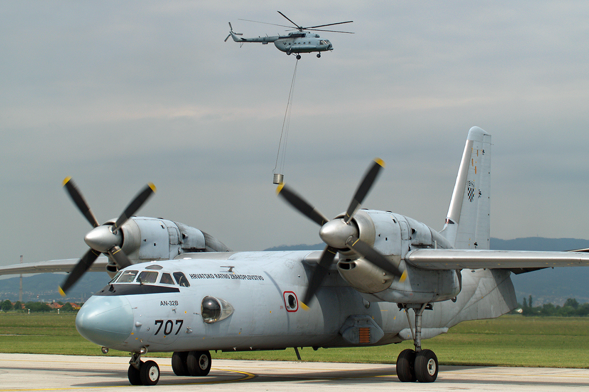 AN-32B Croatia Air Force HRZ 707 Zagreb_Pleso (ZAG/LDZA) May_12_2007