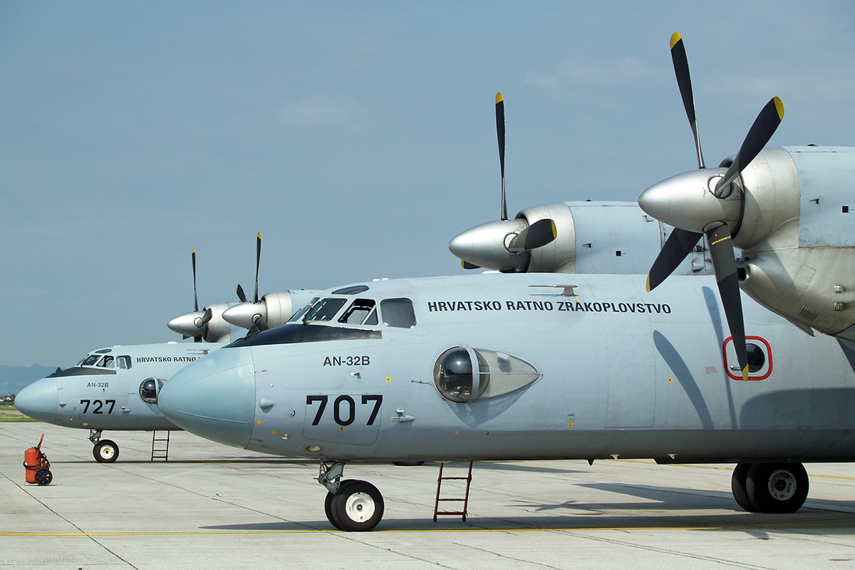 AN-32B Croatia Air Force HRZ 707 Zagreb_Pleso (ZAG/LDZA) May_12_2007