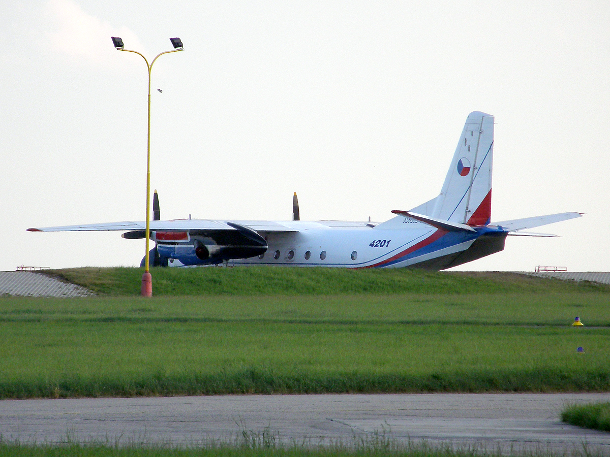 An-26B-100 Czech Air Force 4201 Prague_Kbely (LKKB) June_20_2009