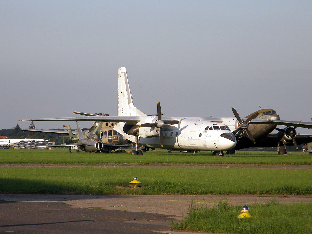 An-24B Czech Air Force 2904 Prague_Kbely (LKKB) June_20_2009