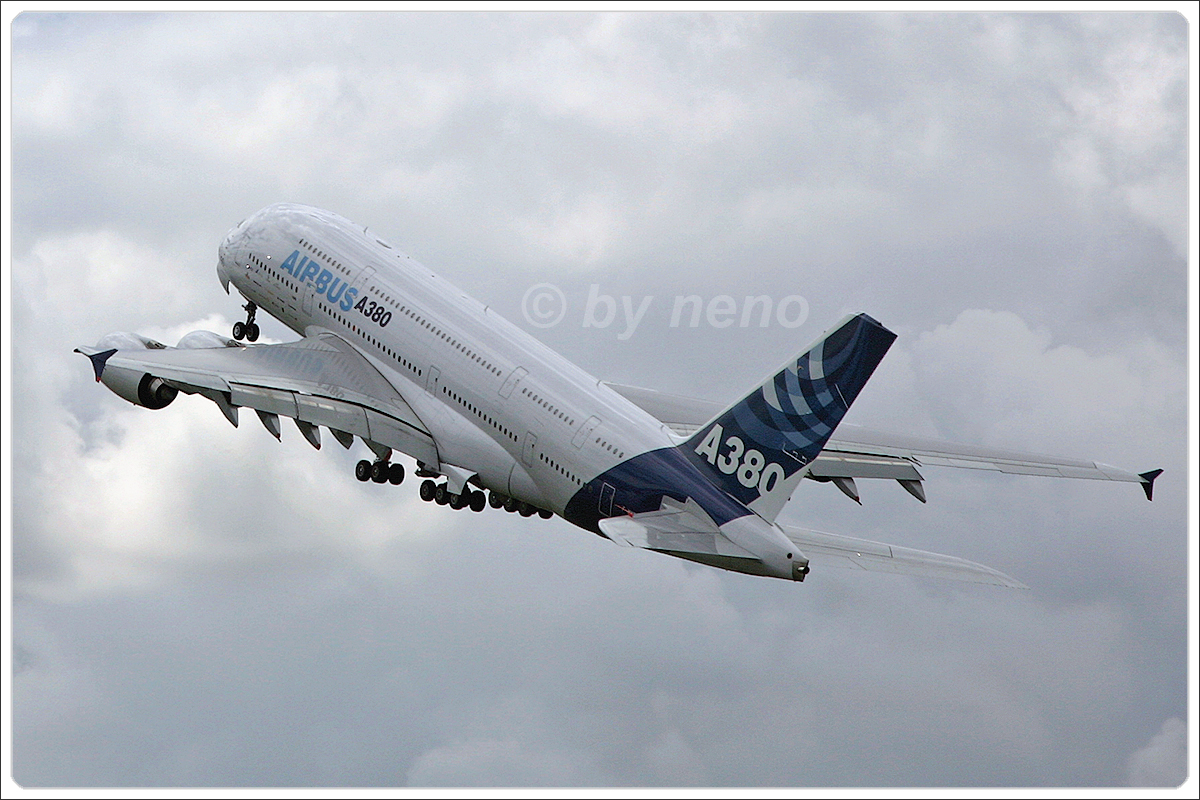 A380-861 Airbus Industrie F-WWEA Paris_Le_Bourget June_23_2007