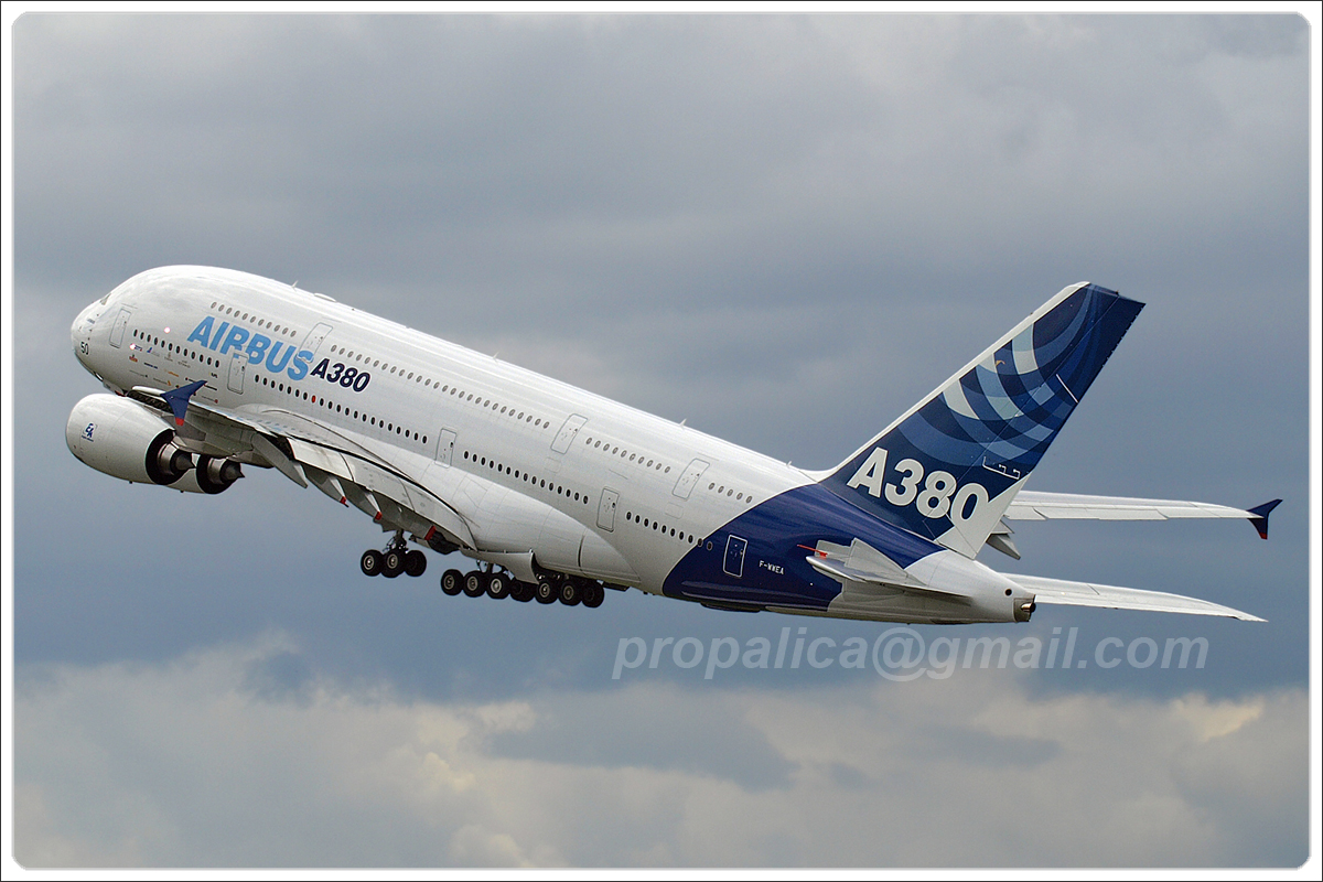 A380-861 Airbus Industrie F-WWEA Paris_Le_Bourget June_23_2007